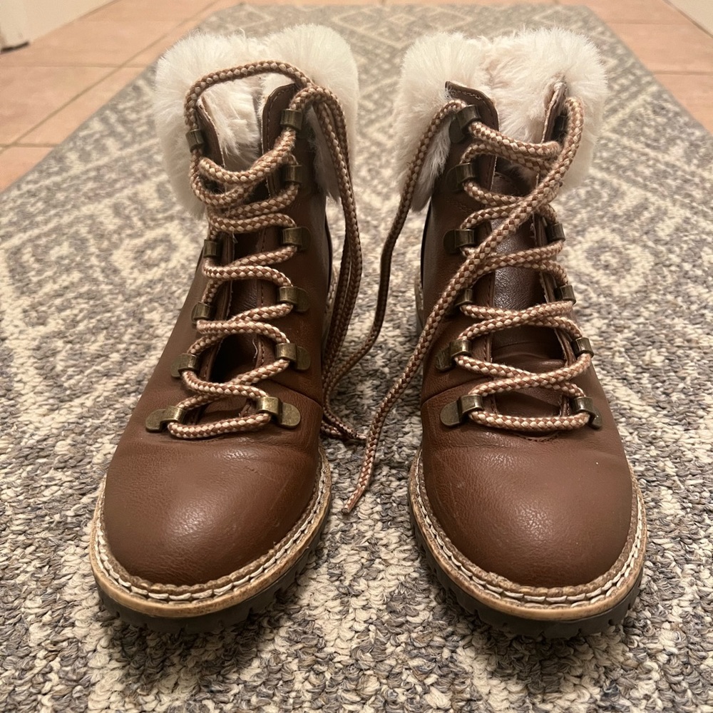 Express Tan fur Booties
